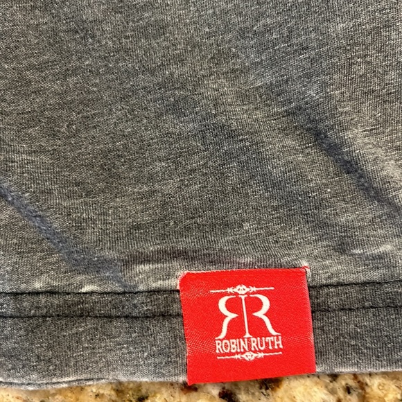 Robin Ruth tshirt - Picture 4 of 7